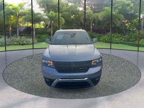 Used 2019 Dodge Journey Crossroad FWD image 2