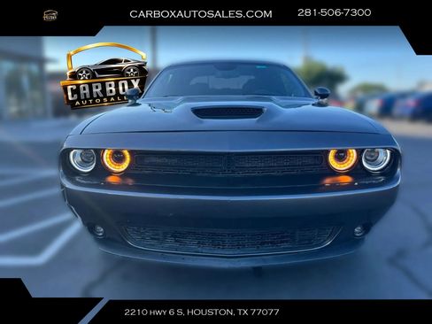 Used 2019 Dodge Challenger SXT w/ Blacktop Package RWD image 8
