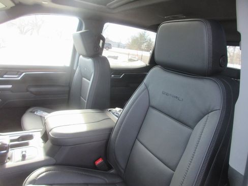 New 2026 GMC Sierra 1500 Denali w/ Denali Reserve Package image 14