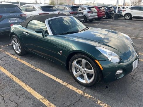 Used 2006 Pontiac Solstice Convertible w/ Premium Package image 1
