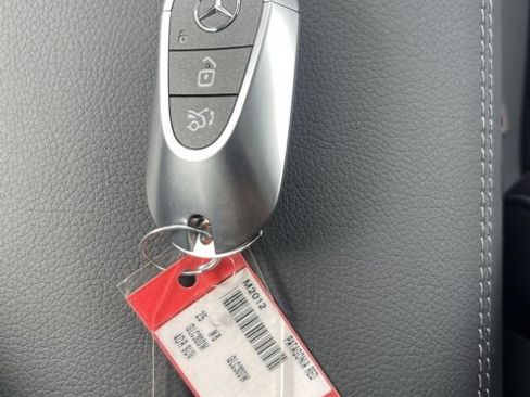 New 2025 Mercedes-Benz GLC 300 image 27