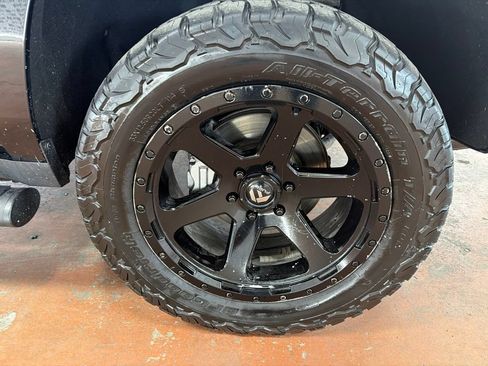 Used 2021 Chevrolet Tahoe Z71 w/ Z71 Signature Package AWD/4WD image 11