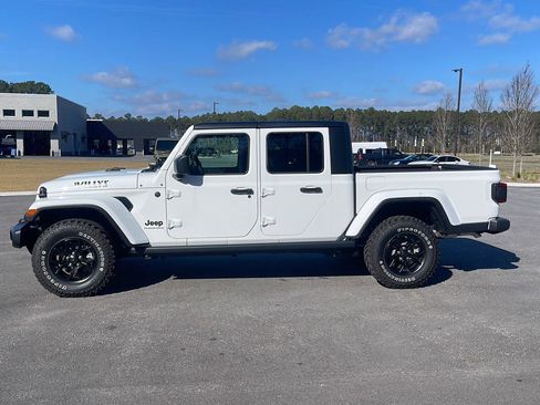 New 2025 Jeep Gladiator Willys image 4