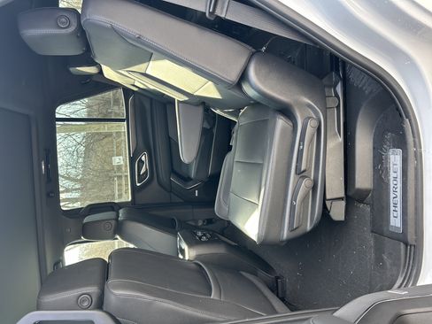 Used 2023 Chevrolet Tahoe Z71 w/ Luxury Package image 16