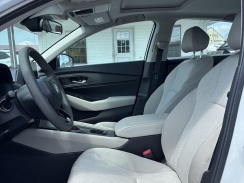 Used 2025 Honda Accord SE image 6