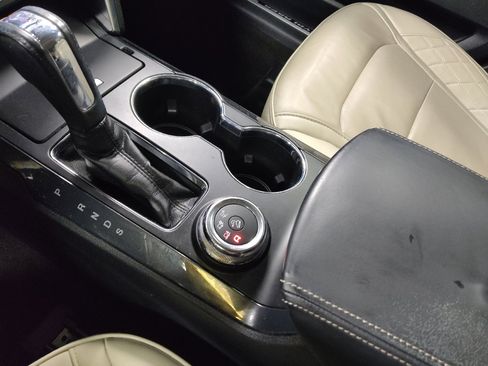 Used 2018 Ford Explorer Platinum image 26