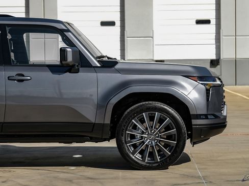 Used 2026 Lexus GX 550 image 18