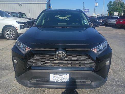 Used 2019 Toyota RAV4 XLE AWD/4WD image 3