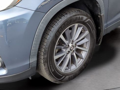 Used 2019 Toyota Highlander XLE image 11