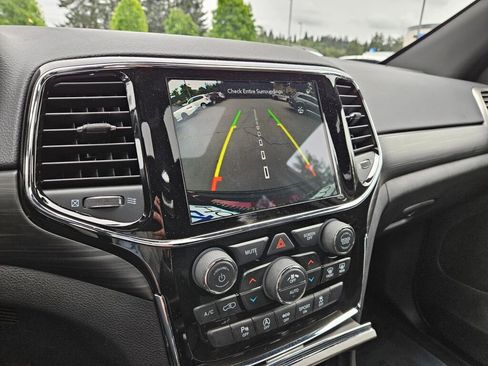 Used 2020 Jeep Grand Cherokee Altitude AWD/4WD image 28