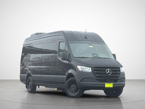 Used 2025 Mercedes-Benz Sprinter 2500 image 2