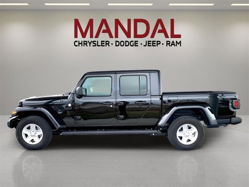 Used 2021 Jeep Gladiator Sport image 9