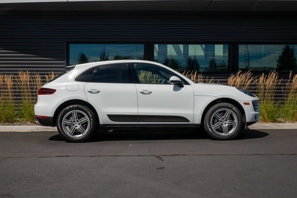 Used 2018 Porsche Macan AWD/4WD image 21