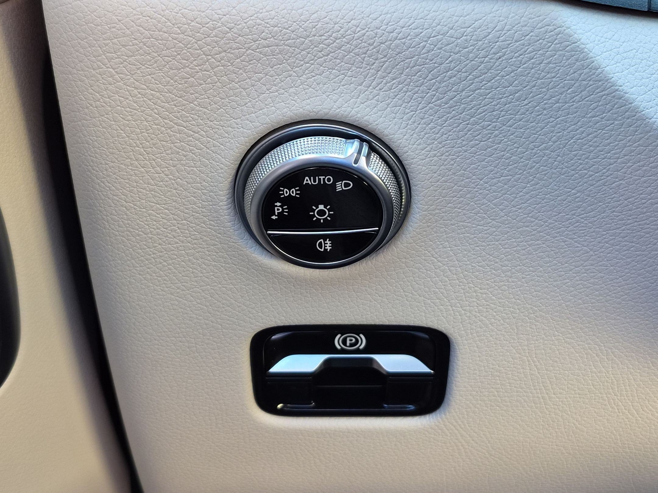 Used 2024 Mercedes-Benz GLC 300 4MATIC image 17