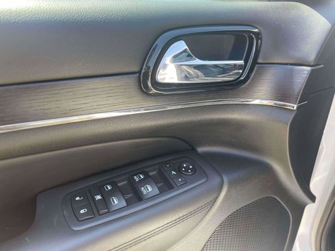 Used 2019 Jeep Grand Cherokee High Altitude AWD/4WD image 16