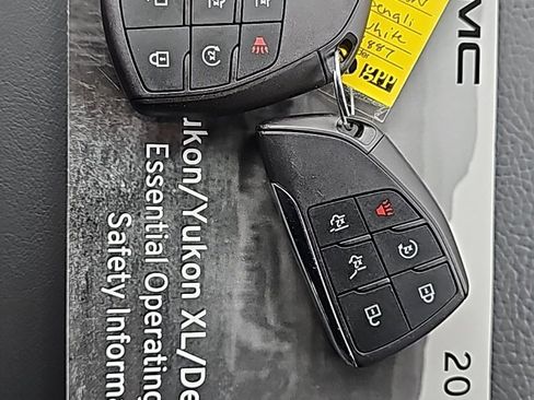 Used 2025 GMC Yukon XL Denali image 29