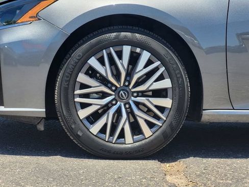 Certified 2025 Nissan Altima 2.5 SV FWD image 7