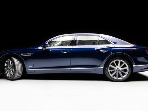 Used 2021 Bentley Flying Spur W12 image 20