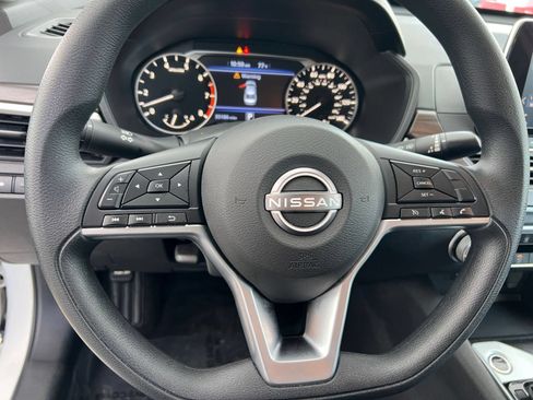 Used 2025 Nissan Altima 2.5 SV FWD image 28