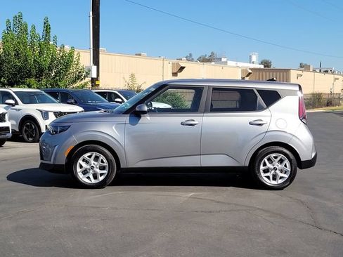 Certified 2025 Kia Soul LX w/ LX Technology Package FWD image 9