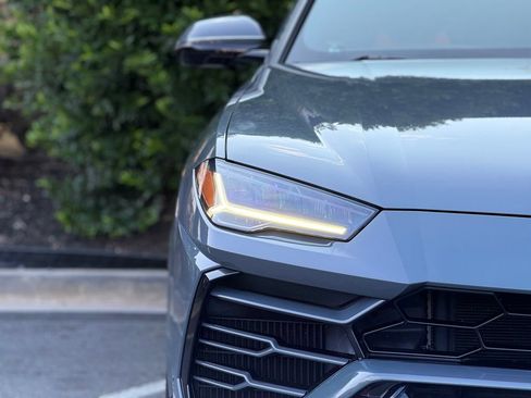 Used 2022 Lamborghini Urus AWD/4WD image 4