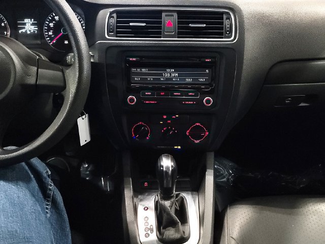 Used 2014 Volkswagen Jetta SE FWD image 26