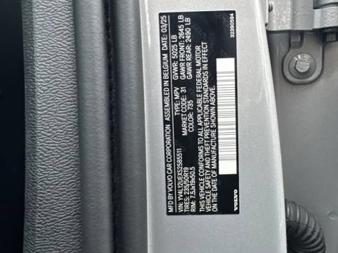 Certified 2025 Volvo XC40 B5 Plus AWD/4WD image 28