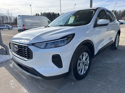 Certified 2024 Ford Escape Active w/ Tech Pack #2 image 3