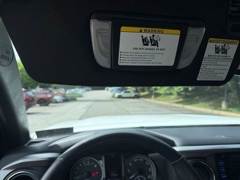 Used 2018 Toyota Tacoma Limited AWD/4WD image 26