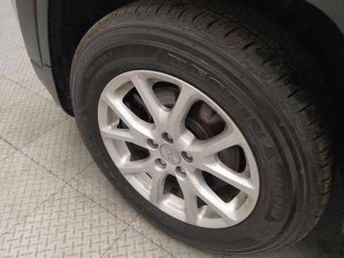 Used 2014 Jeep Cherokee Latitude FWD image 31