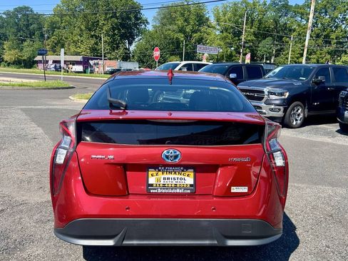 Used 2018 Toyota Prius Four Touring w/ Premium Convenience Package FWD image 4