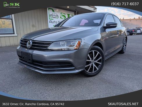 Used 2017 Volkswagen Jetta SE FWD image 2