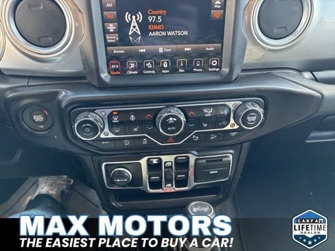 Used 2020 Jeep Wrangler Unlimited Sahara w/ Dual Top Group AWD/4WD image 27
