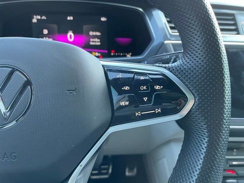 Used 2022 Volkswagen Tiguan SE R-Line image 17