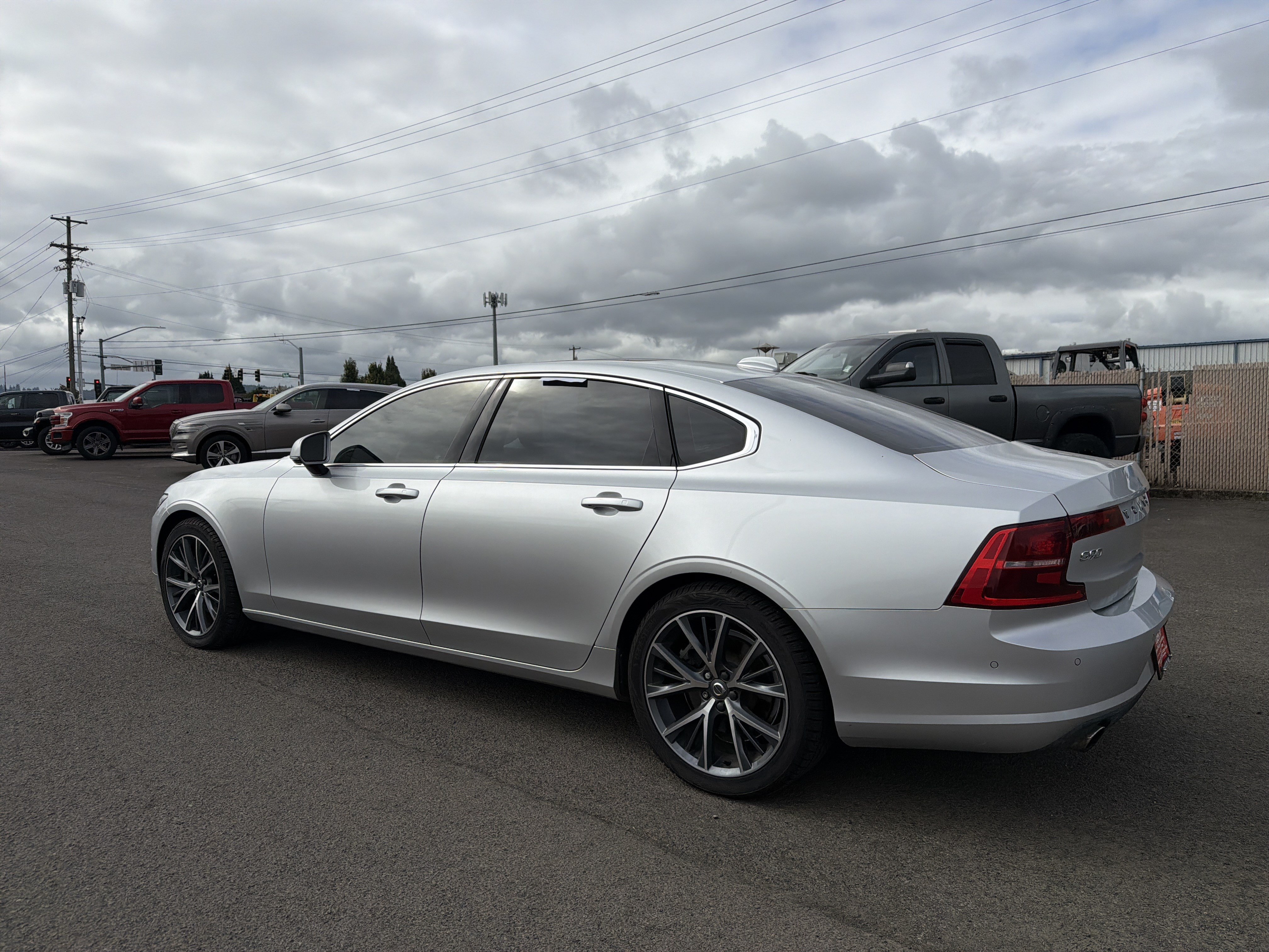 Used 2018 Volvo S90 T5 Momentum w/ Convenience Package AWD/4WD image 3