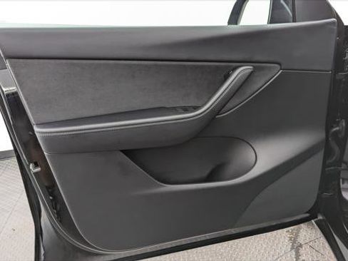 Used 2022 Tesla Model Y Long Range image 12