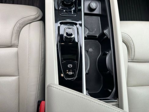 Used 2023 Volvo XC60 B5 Ultimate w/ Protection Package Premier image 26