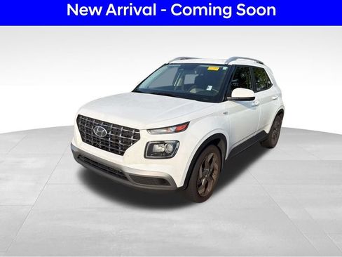Used 2024 Hyundai Venue SEL FWD image 1