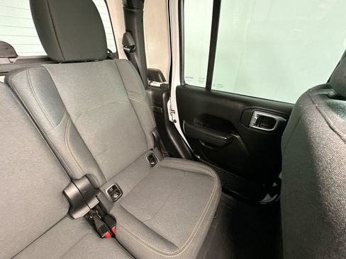 Used 2024 Jeep Gladiator Sport AWD/4WD image 14