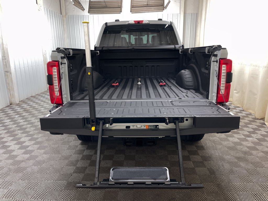 Used 2025 Ford F250 Lariat w/ Lariat Ultimate Package AWD/4WD image 17