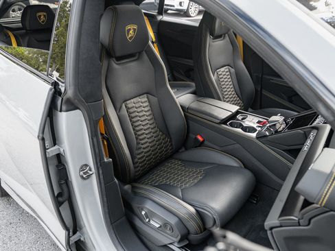 Used 2022 Lamborghini Urus AWD/4WD image 15