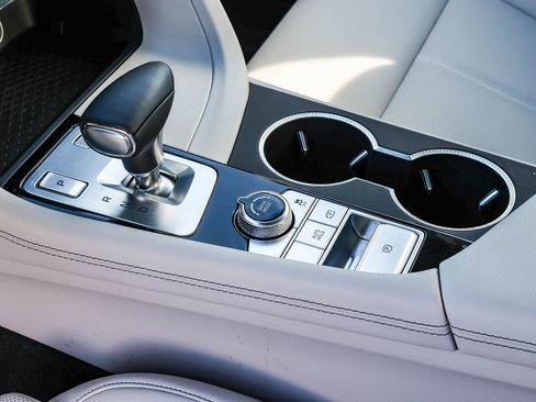 Used 2025 Genesis G70 2.5T image 22