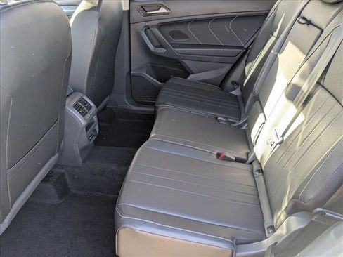 Used 2022 Volkswagen Tiguan SE image 18