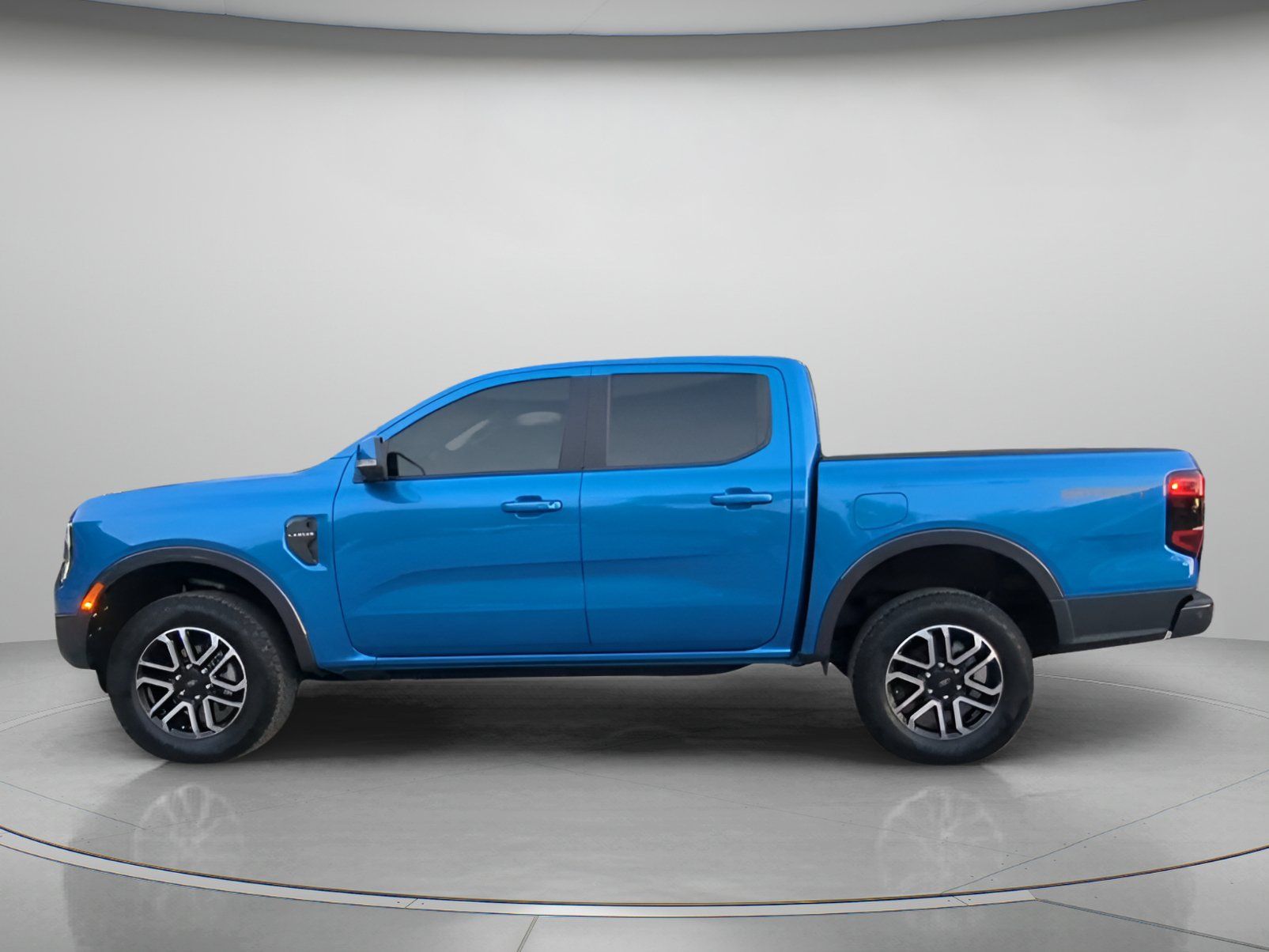 Certified 2024 Ford Ranger Lariat w/ Trailer Tow Package RWD image 18