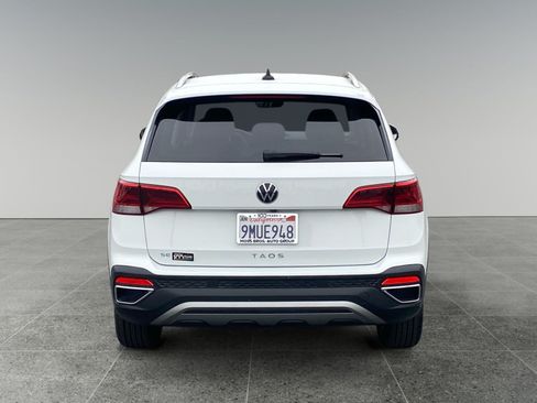 Used 2024 Volkswagen Taos SE w/ Black Wheel Package FWD image 4