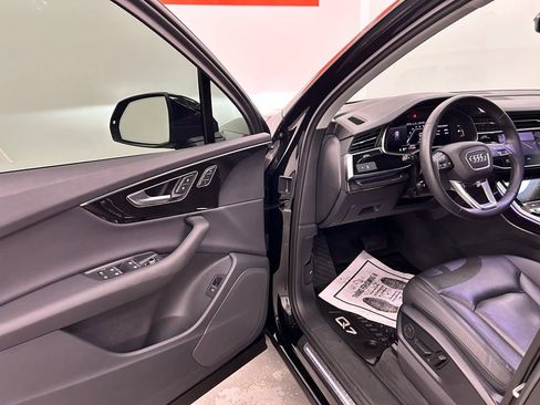 Used 2024 Audi Q7 2.0T Premium w/ Convenience Package image 9