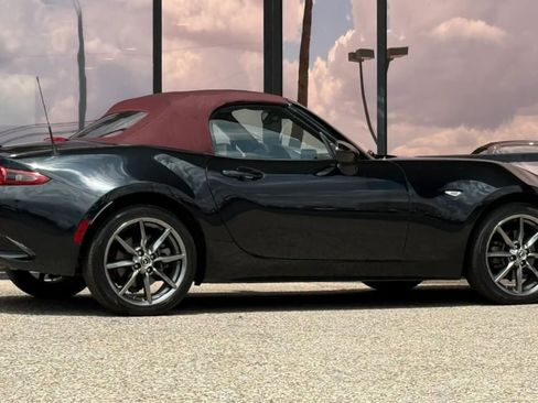 Used 2018 MAZDA MX-5 Miata Grand Touring RWD image 17