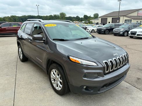 Used 2014 Jeep Cherokee Latitude w/ Cold Weather Group AWD/4WD image 3