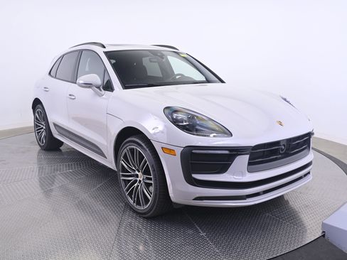 Certified 2023 Porsche Macan AWD/4WD image 9