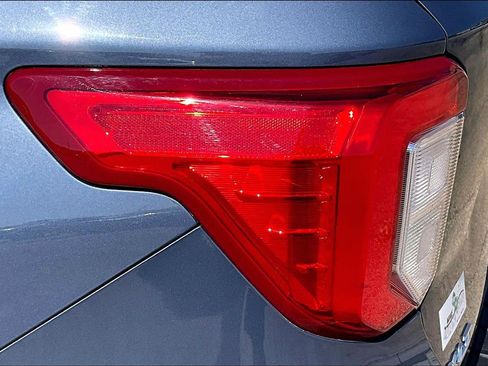 Used 2021 Ford Explorer XLT AWD/4WD image 29
